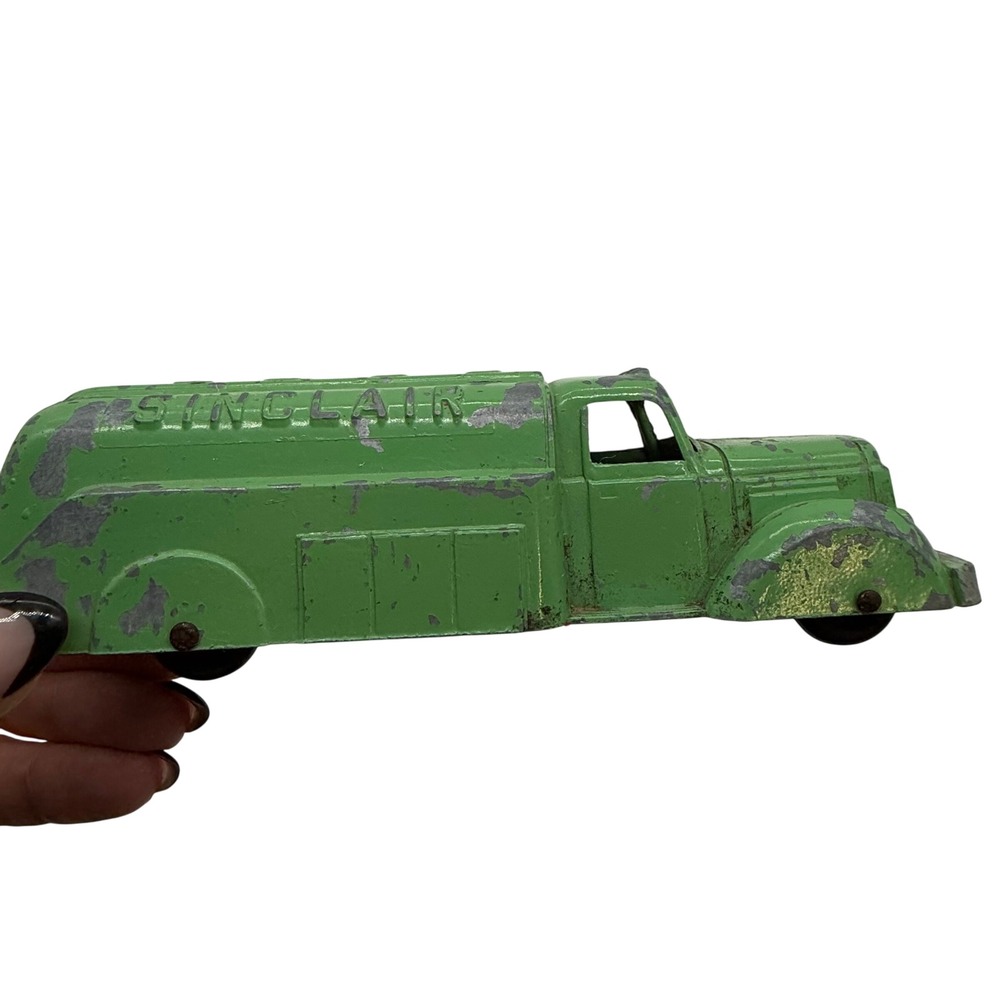 Vintage Tootsietoy Sinclair Oil Tanker Truck Green Diecast Metal Made in USA